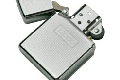 Zippo Engine Turn With Zippo 60001476 Argenté, Briquet -Plein Air Outils Magasin ZP250 024387 04 zippo
